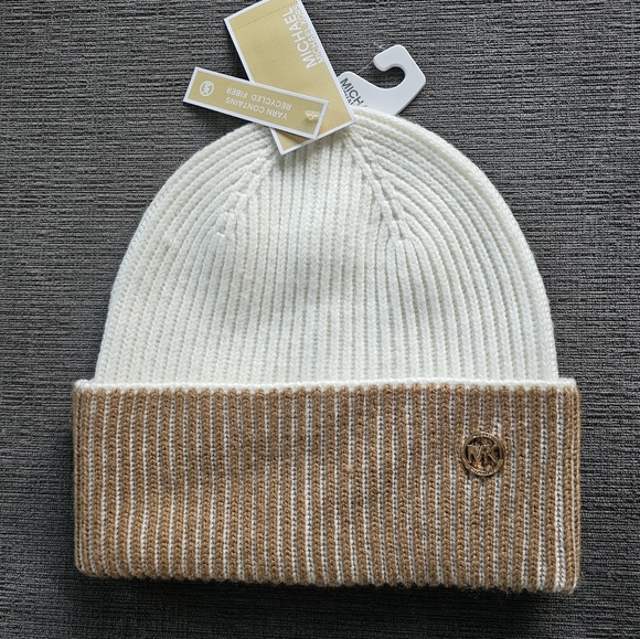 Michael Kors Women's colorblocked  Plaited Fisherman Rib Cuff Beanie Winter hat - Picture 2 of 11